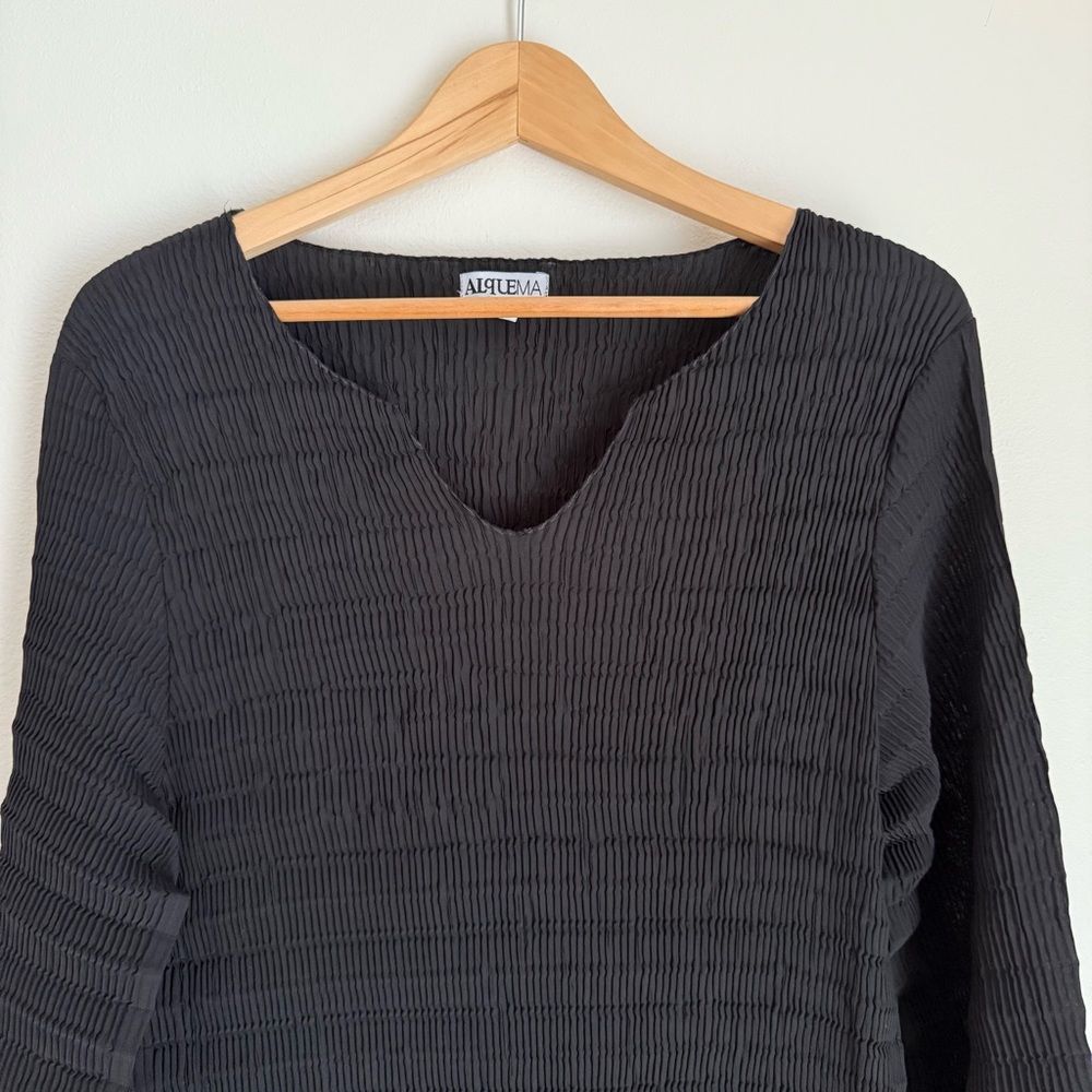 Alquema Black Stripe Pleated Fabric Split Neck Long Sleeve Midi Dress Size 6/8
